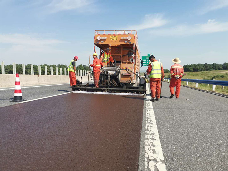 稀漿封層車微表處施工